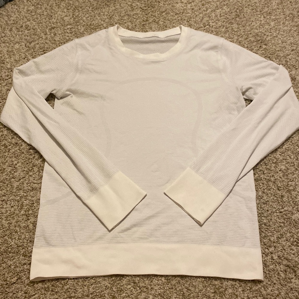 Long sleeve Lululemon swiftly tech- size 4- good condition